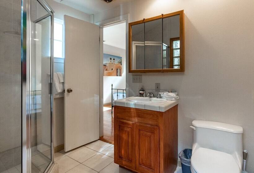 Stunning Coastal Cottage W/ Views Of Monterey Bay!