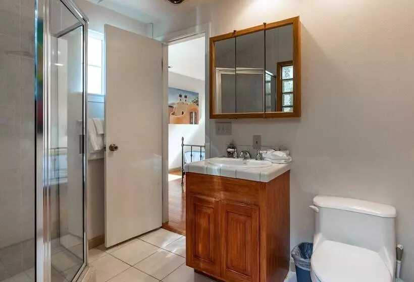 Stunning Coastal Cottage W/ Views Of Monterey Bay!