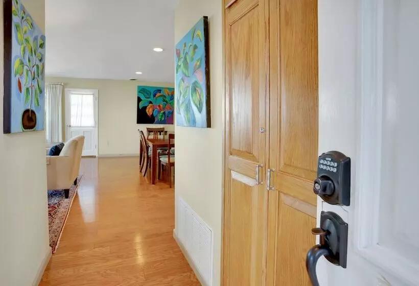 Stunning Coastal Cottage W/ Views Of Monterey Bay!