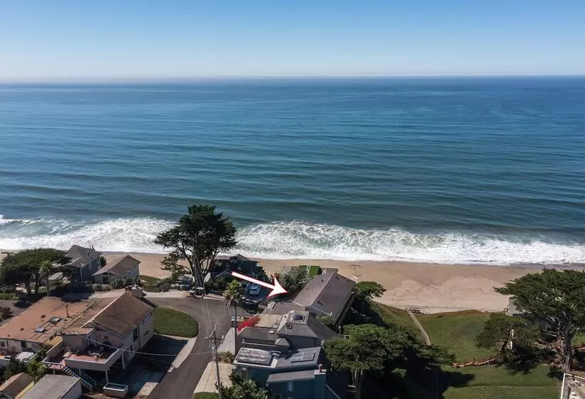 Stunning Coastal Cottage W/ Views Of Monterey Bay!