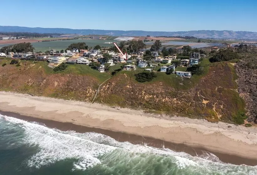 Stunning Coastal Cottage W/ Views Of Monterey Bay!