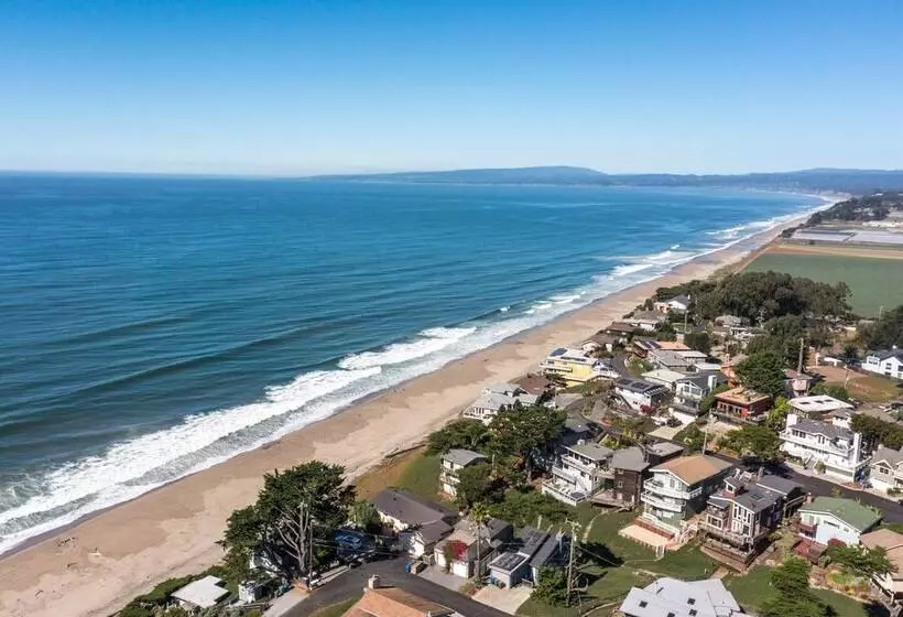 Stunning Coastal Cottage W/ Views Of Monterey Bay!