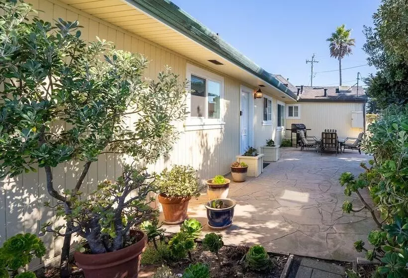 Stunning Coastal Cottage W/ Views Of Monterey Bay!