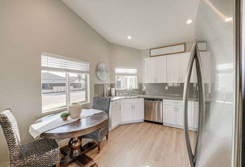 Dog Friendly Home Near Golfing In Bakersfield!