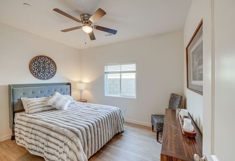 Dog Friendly Home Near Golfing In Bakersfield!