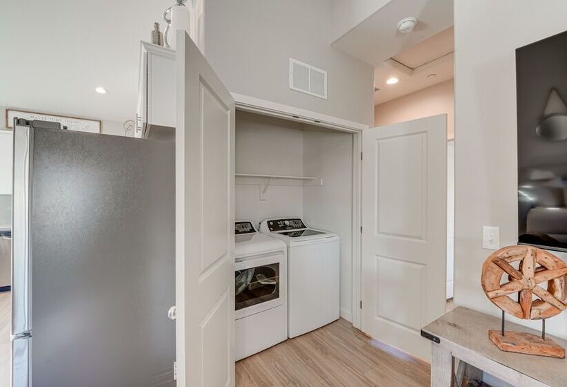 Dog Friendly Home Near Golfing In Bakersfield!