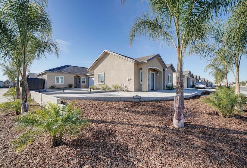 Dog Friendly Home Near Golfing In Bakersfield!