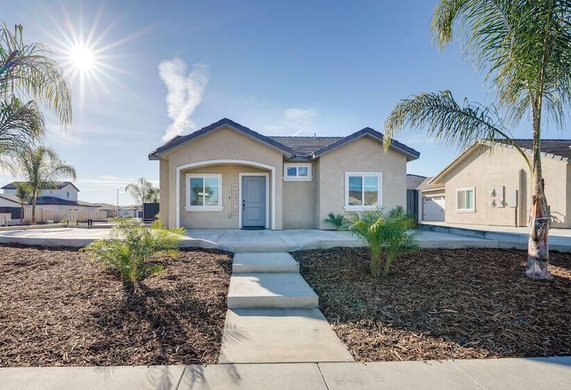 Dog Friendly Home Near Golfing In Bakersfield!