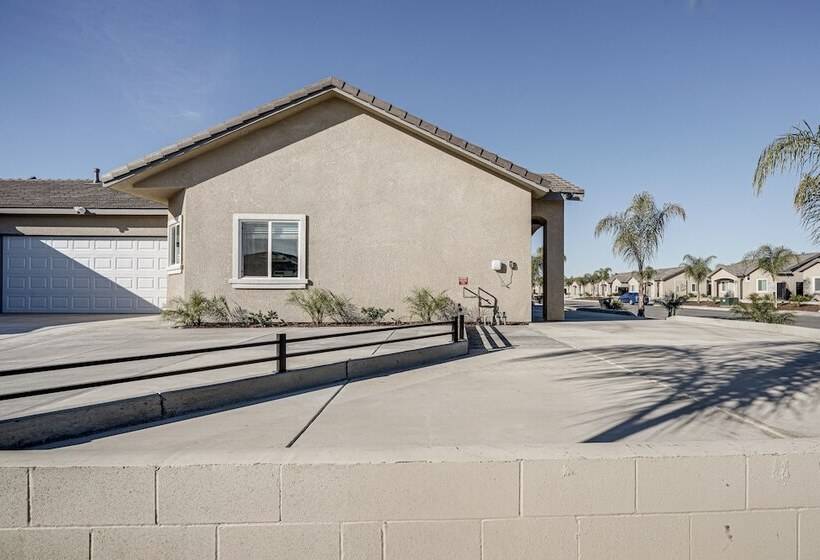 Dog Friendly Home Near Golfing In Bakersfield!
