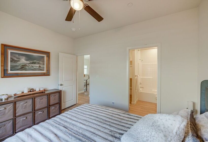 Dog Friendly Home Near Golfing In Bakersfield!