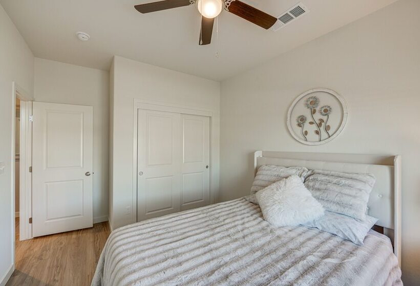 Dog Friendly Home Near Golfing In Bakersfield!