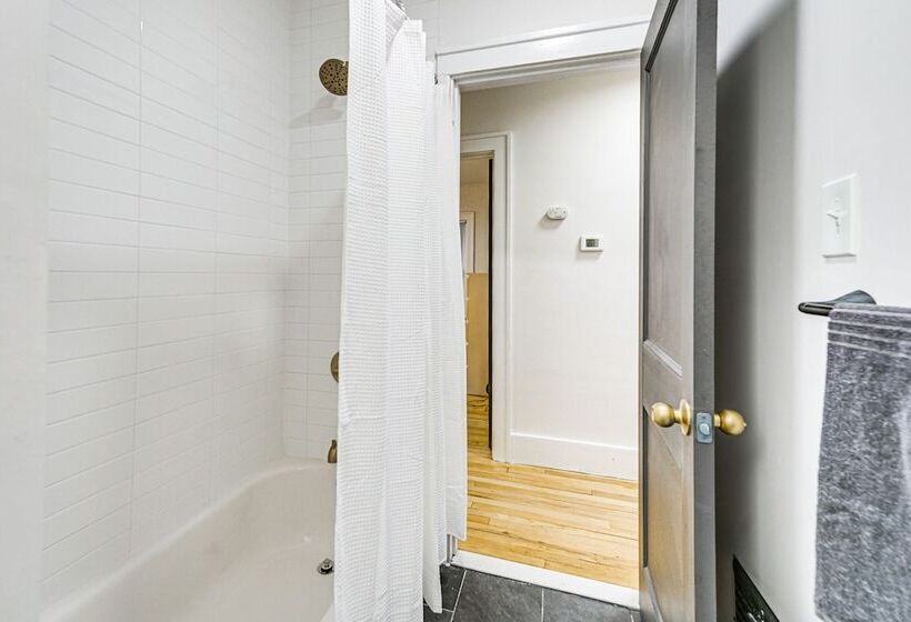 Dog Friendly Pleasant Ridge Home: 13 Mi To Detroit