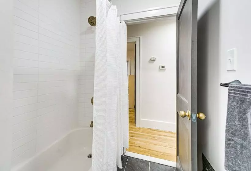 Dog Friendly Pleasant Ridge Home: 13 Mi To Detroit