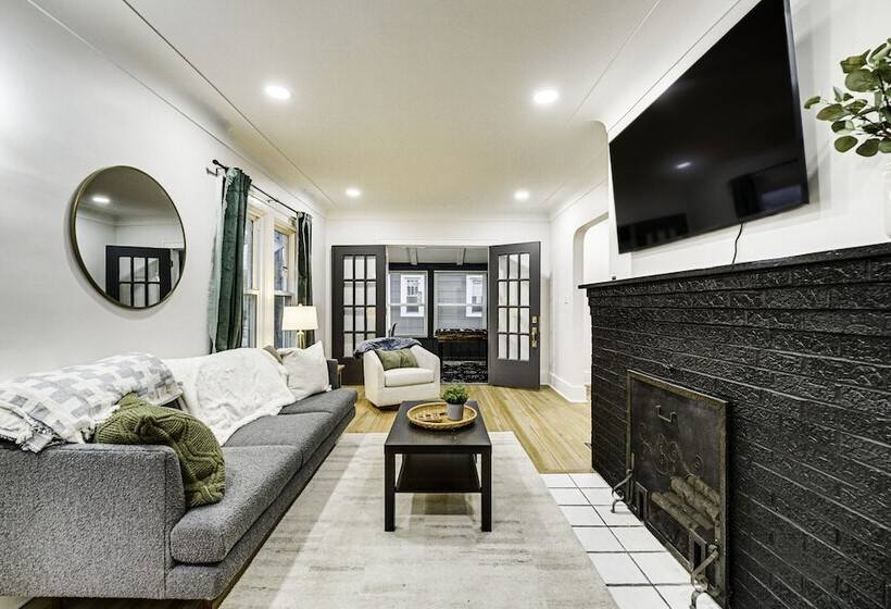 Dog Friendly Pleasant Ridge Home: 13 Mi To Detroit