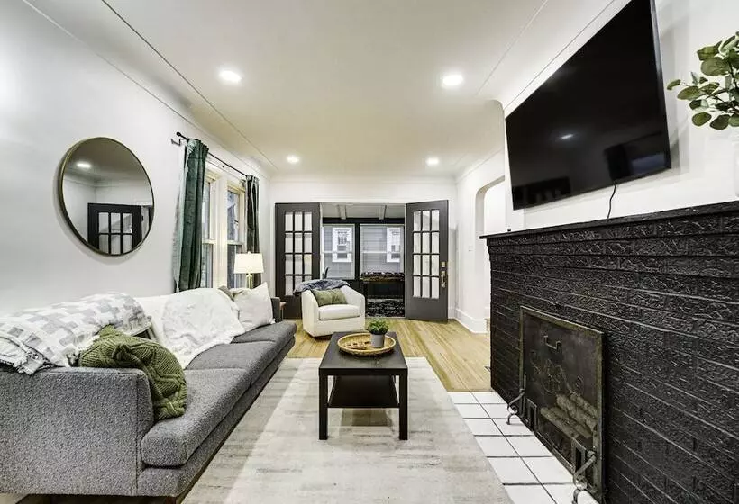 Dog Friendly Pleasant Ridge Home: 13 Mi To Detroit