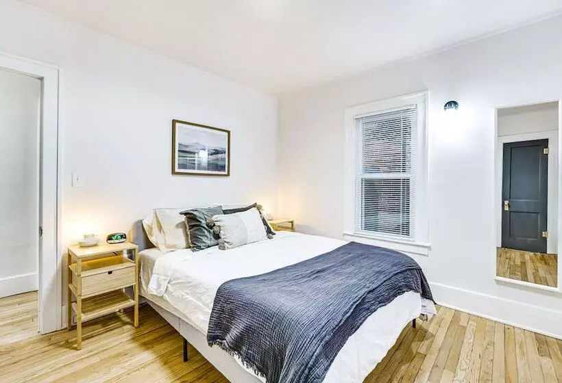 Dog Friendly Pleasant Ridge Home: 13 Mi To Detroit