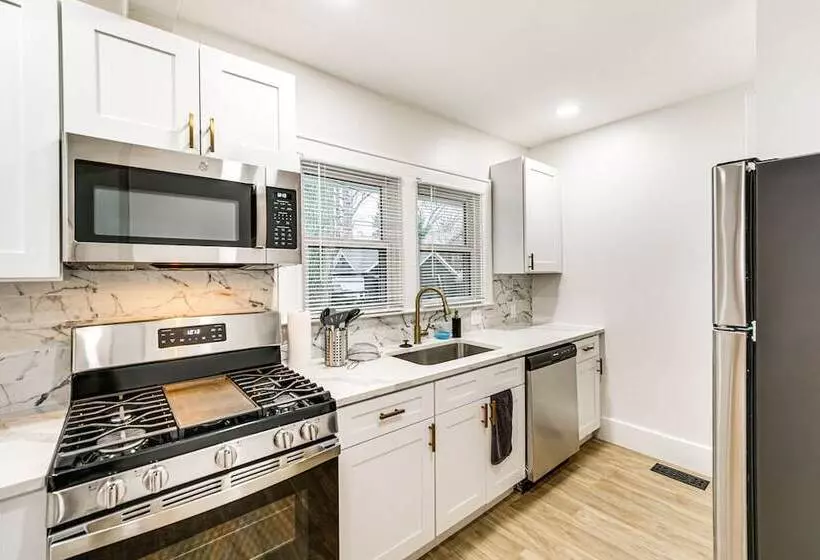 Dog Friendly Pleasant Ridge Home: 13 Mi To Detroit