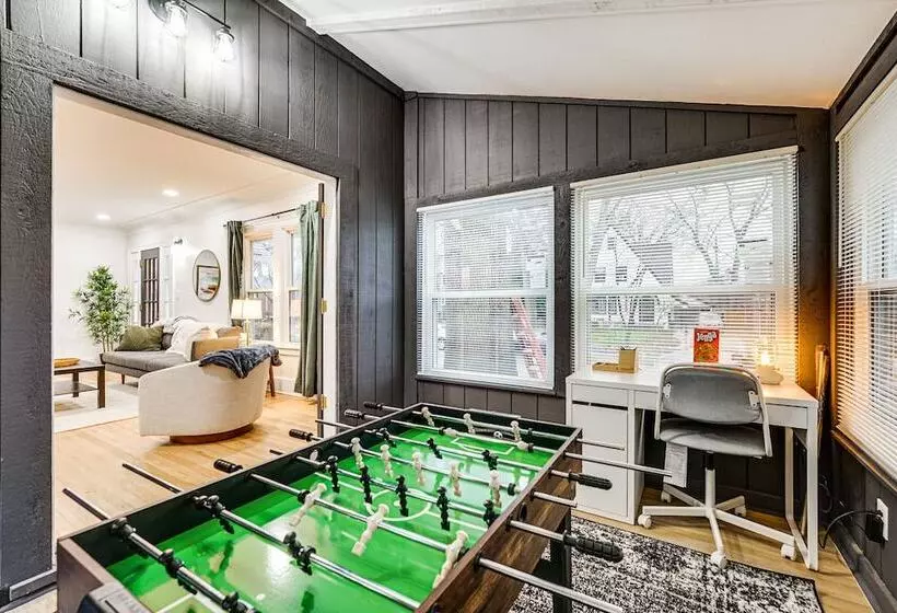 Dog Friendly Pleasant Ridge Home: 13 Mi To Detroit