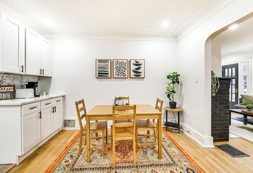 Dog Friendly Pleasant Ridge Home: 13 Mi To Detroit