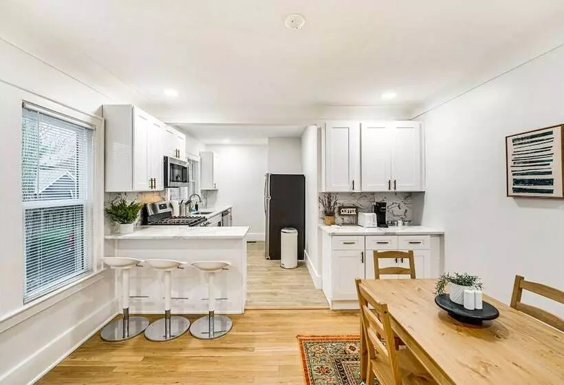 Dog Friendly Pleasant Ridge Home: 13 Mi To Detroit