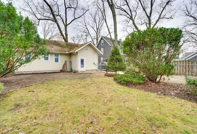 Dog Friendly Pleasant Ridge Home: 13 Mi To Detroit