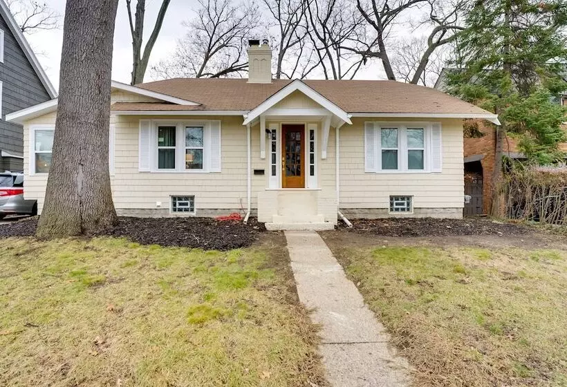 Dog Friendly Pleasant Ridge Home: 13 Mi To Detroit