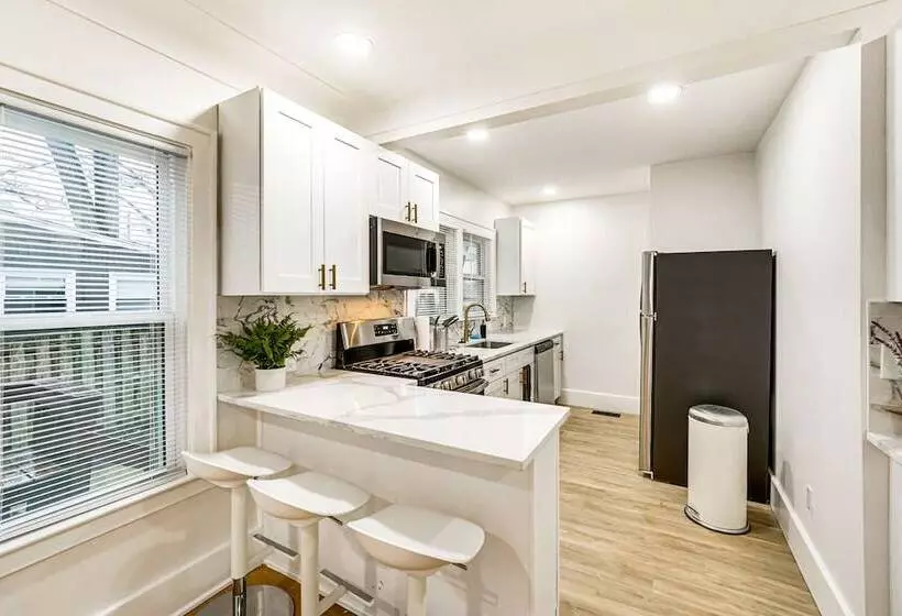 Dog Friendly Pleasant Ridge Home: 13 Mi To Detroit