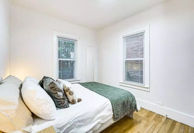 Dog Friendly Pleasant Ridge Home: 13 Mi To Detroit