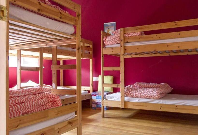 Family Surfers Hostel