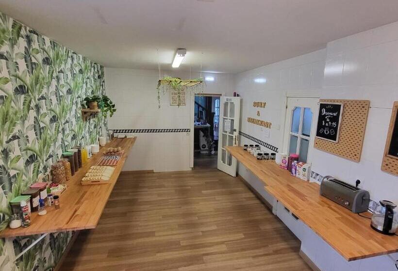 Family Surfers Hostel