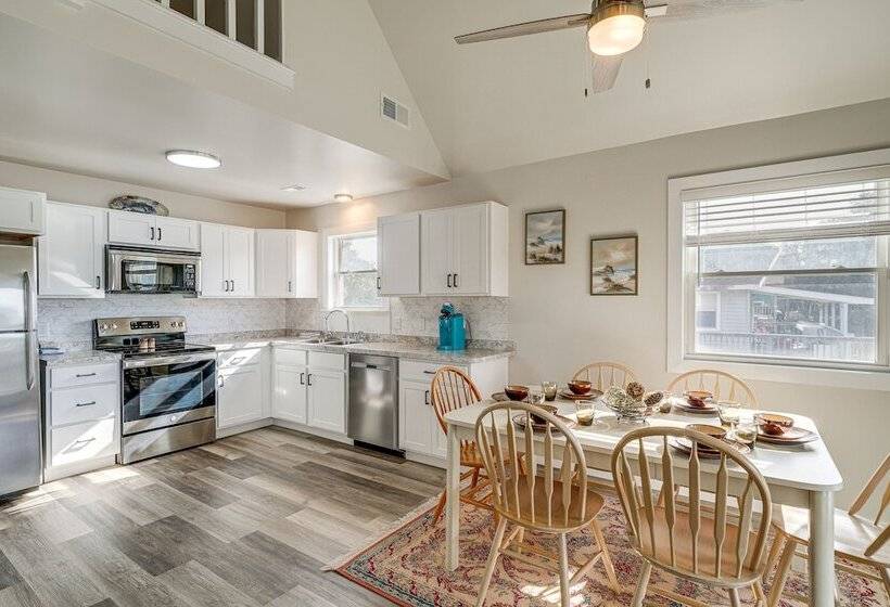 Hatteras Island Hideaway: Waterfront, Canal Access