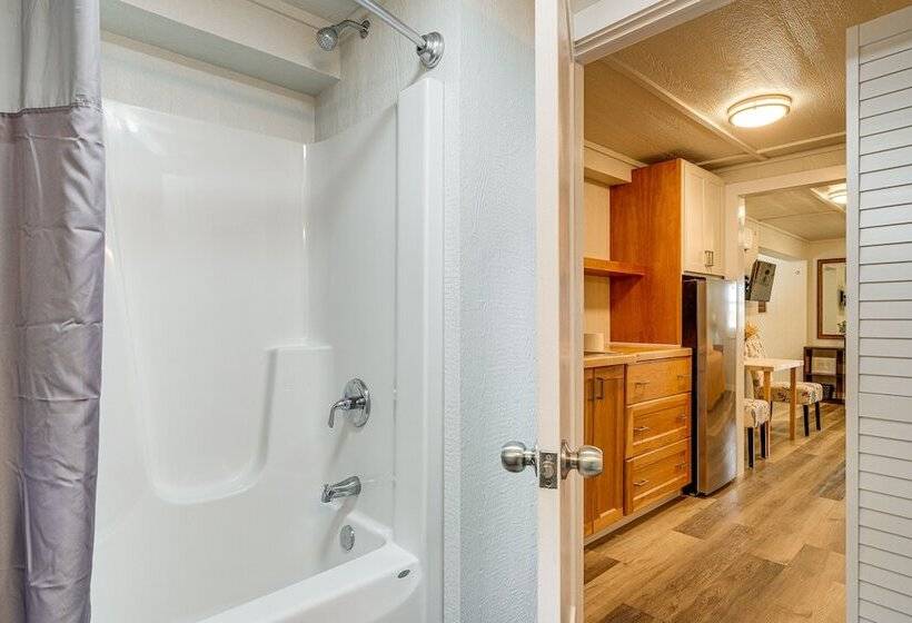 Hatteras Island Hideaway: Waterfront, Canal Access