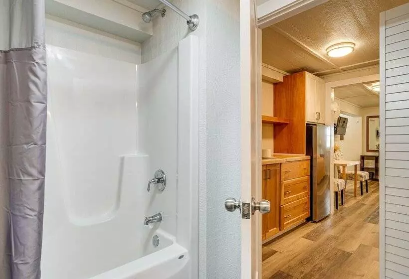 Hatteras Island Hideaway: Waterfront, Canal Access