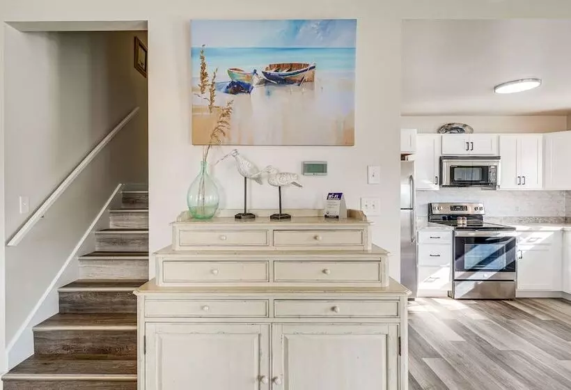 Hatteras Island Hideaway: Waterfront, Canal Access