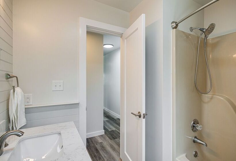 Hatteras Island Hideaway: Waterfront, Canal Access