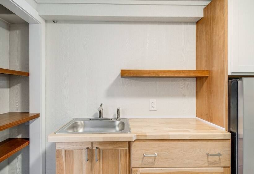 Hatteras Island Hideaway: Waterfront, Canal Access