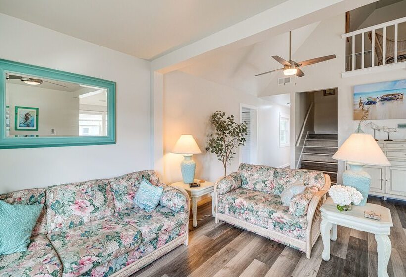 Hatteras Island Hideaway: Waterfront, Canal Access