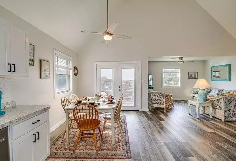 Hatteras Island Hideaway: Waterfront, Canal Access