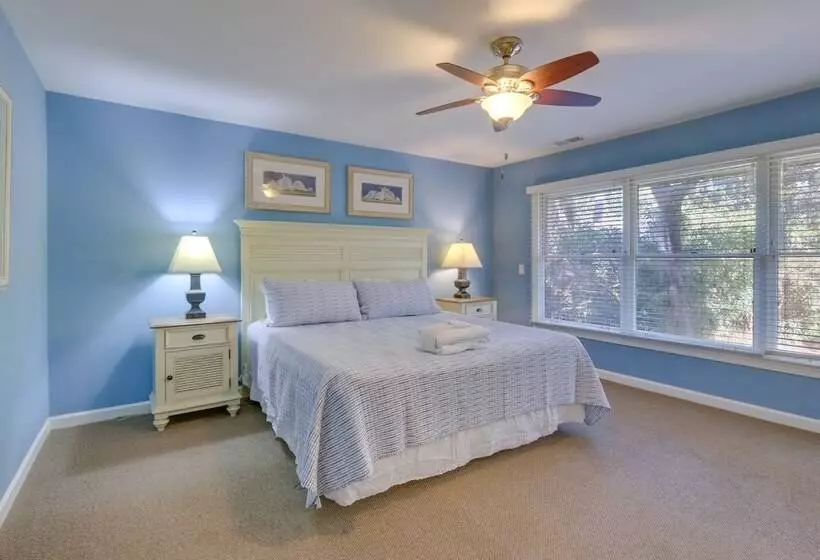 Hilton Head Island Resort Home W/ Community Beach!