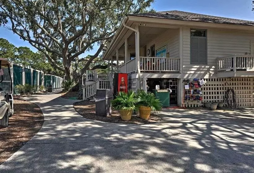 Hilton Head Island Resort Home W/ Community Beach!