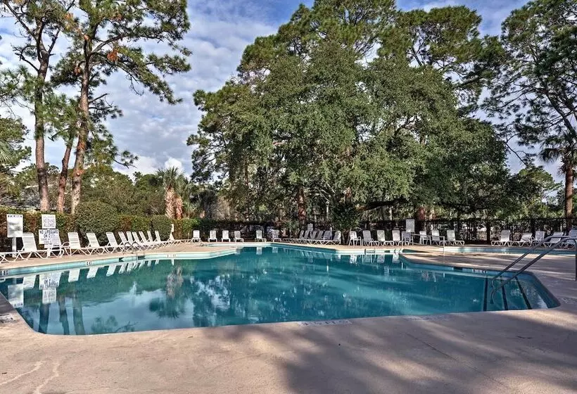 Hilton Head Island Resort Home W/ Community Beach!