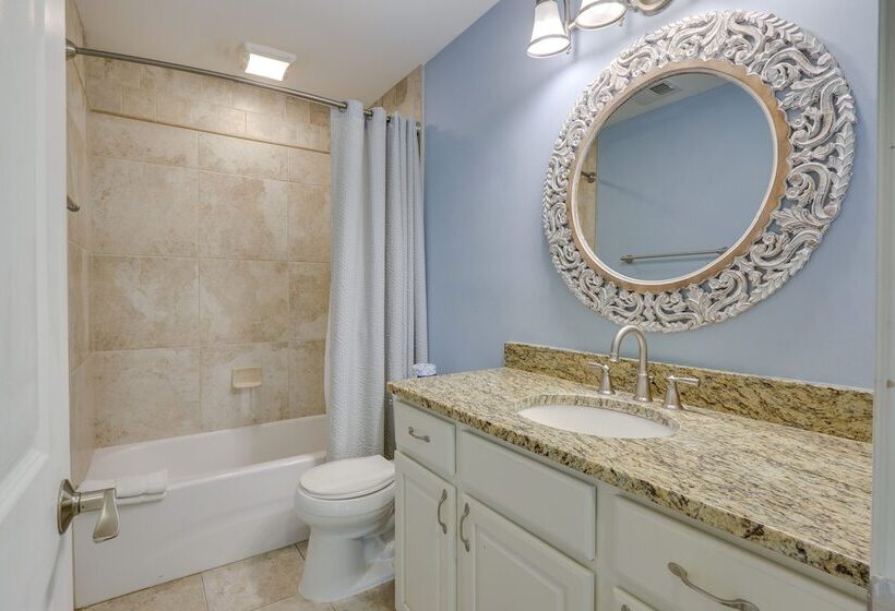 Hilton Head Island Resort Home W/ Community Beach!