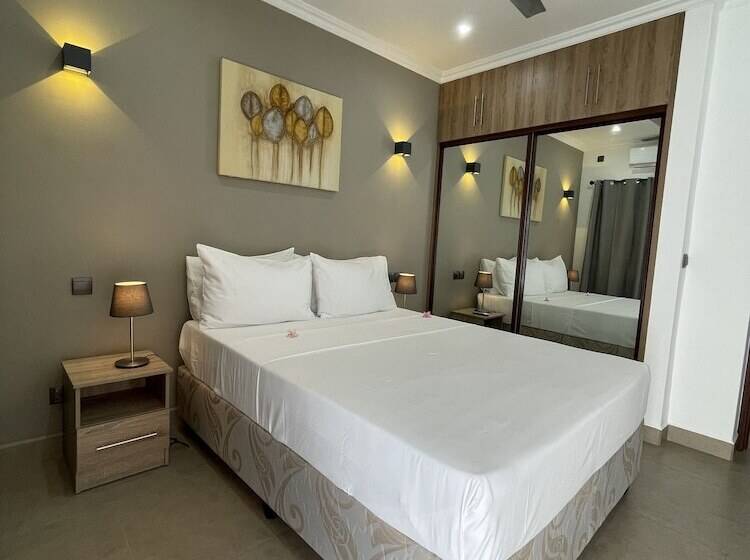 هتل B Holiday Apartments