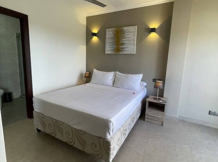 هتل B Holiday Apartments