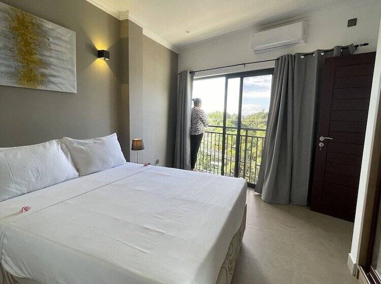 هتل B Holiday Apartments