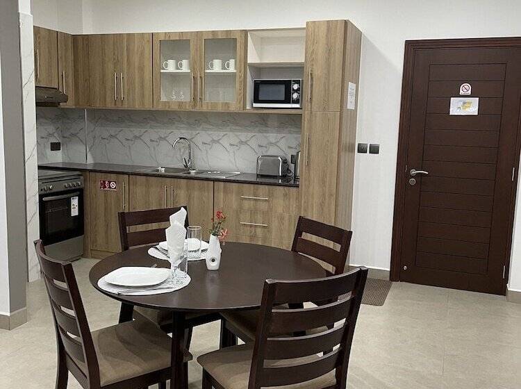هتل B Holiday Apartments