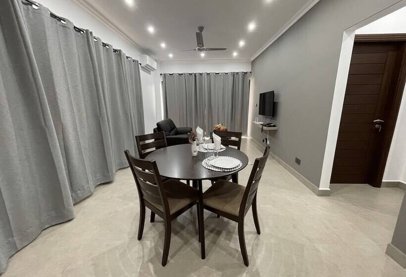 هتل B Holiday Apartments