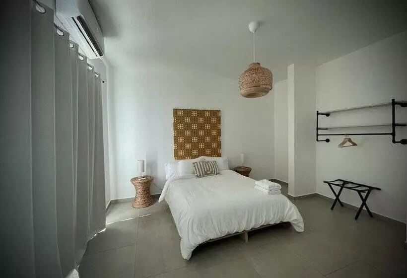 هتل Corcega Beachfront Suites