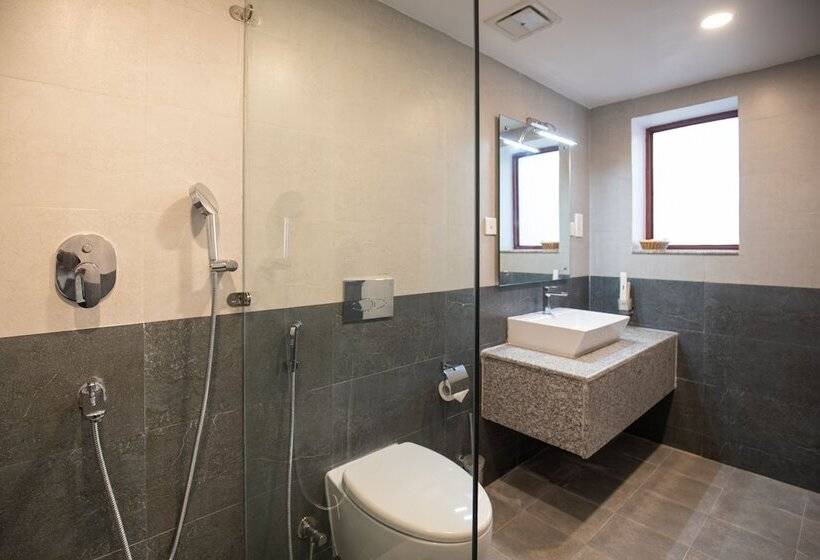 هتل Manigram Bishram Batika Pvt Ltd