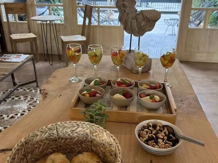 هتل Oeste Suites
